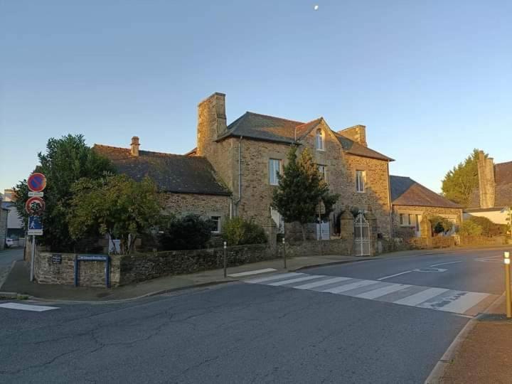 La Menardiere Serenitatis Chambre D'Hotes Petit Dejeuner Compris Corseul Exteriör bild