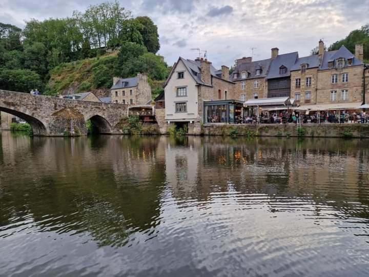 La Menardiere Serenitatis Chambre D'Hotes Petit Dejeuner Compris Corseul Exteriör bild